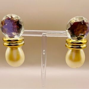 Vintage art deco crystal and faux pearl post earrings. Gold tone. Acrylic.